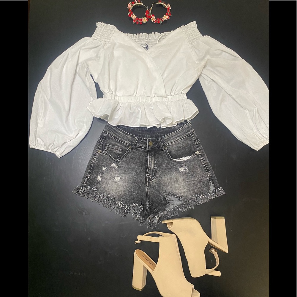 Distressed Black washed Jean short-shorts